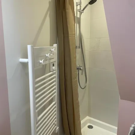 Séjour chez l'habitant Cosy Dans Dépendance Avec Abri Vélos *